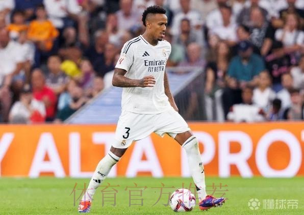 跟队记者:米利唐右大腿受伤 具体伤愈时间未知 跟队记者:米利唐右大腿受伤 具体伤愈时间未知